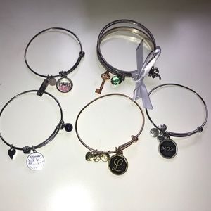 Bundle of 6 bracelets